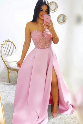 Vestidos de fiesta modestos de una línea de novia dividida con apliques