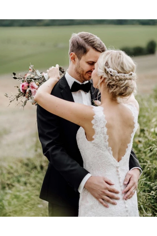 Vestido de novia de encaje elegante con botones cubiertos Vestido de novia de sirena