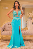 2024 Scoop Prom Dresses Satin con raja y rebordear Sweep Train